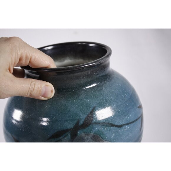 Vintage art pottery vase, Full moon winter themed elegant artist signed pottery - Picture 7 of 10